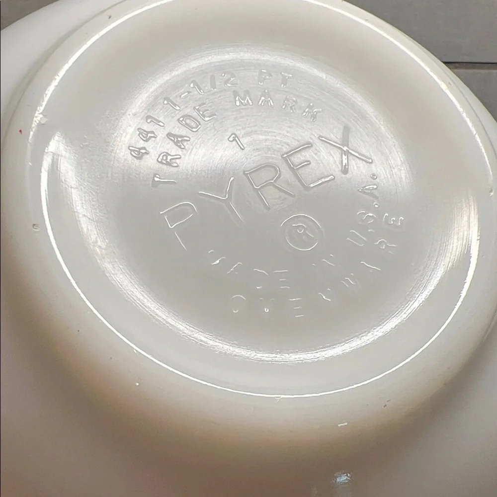 Pyrex Cinderella bowls. Set of 3 Early American Mixing Bowls 441,443&444